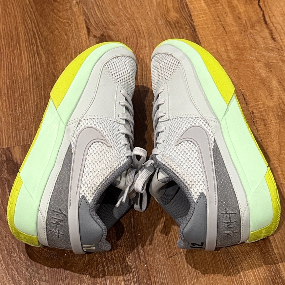 Nike Youth JA 1 Flash Sneakers (Size: 7Y)(EUC) - Picture 9 of 17